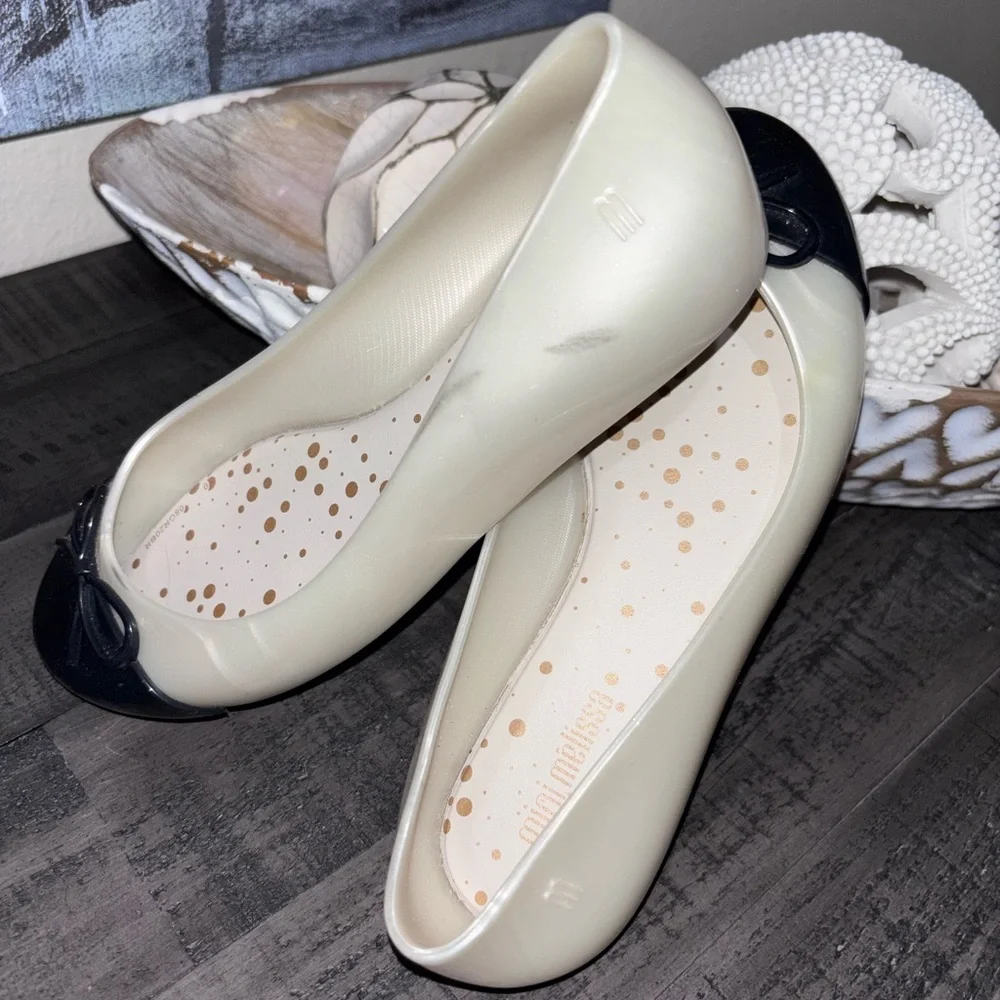 Mini Melissa Sweet Love Cap Toe ballet flats in pearly white and black SZ 1​​​